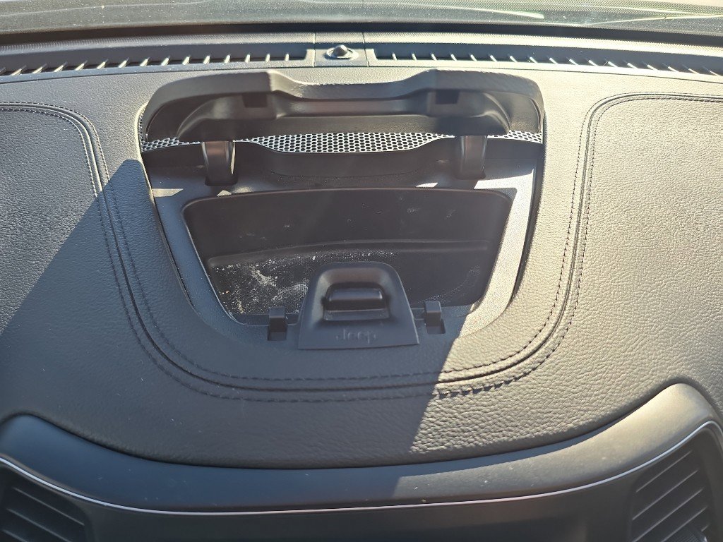 Used 2019 Jeep Cherokee Latitude w/ Cold Weather Group image 23