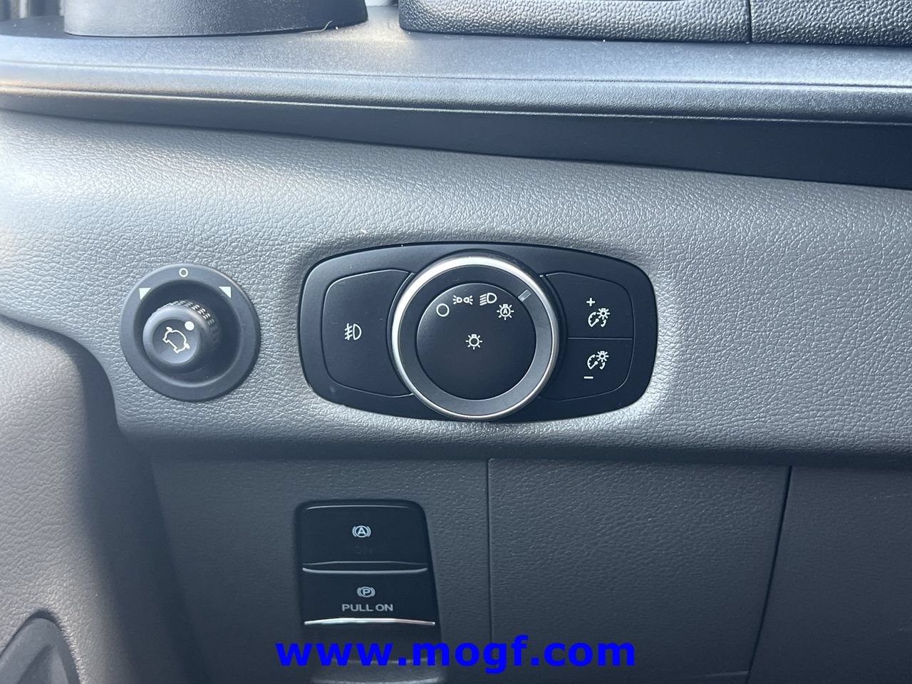Used 2025 Ford Transit 250 Low Roof w/ Exterior Upgrade Package RWD image 13