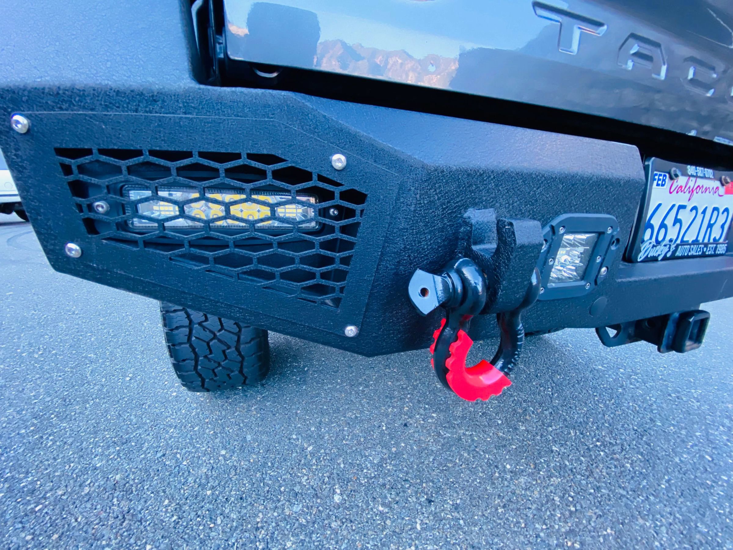 Used 2017 Toyota Tacoma TRD Sport w/ Premium & Technology Package image 8