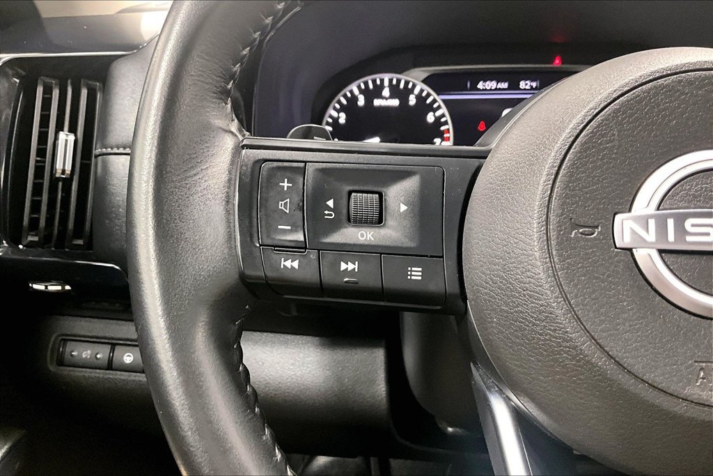 Used 2025 Nissan Pathfinder SV FWD image 19