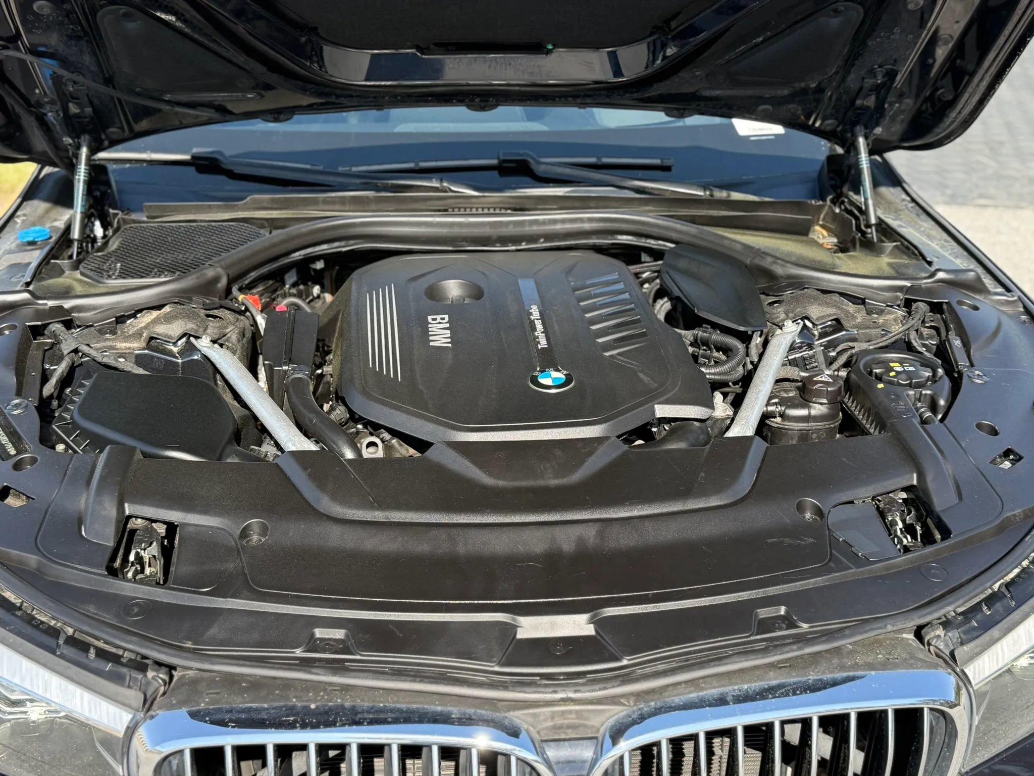 Used 2019 BMW 740i w/ Executive Package RWD image 13