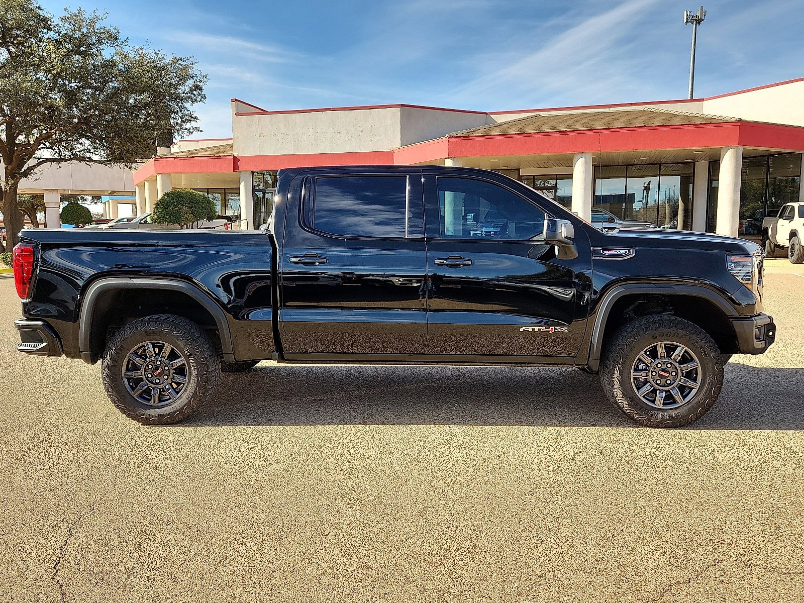 Used 2024 GMC Sierra 1500 AT4X image 5