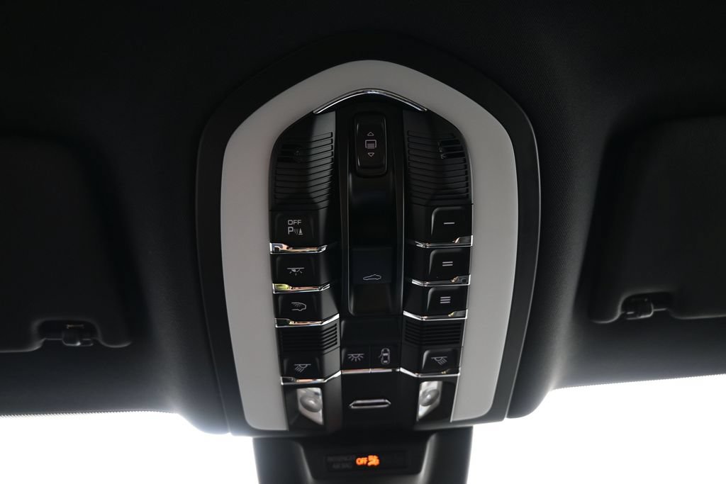 Used 2023 Porsche Macan S AWD/4WD image 28