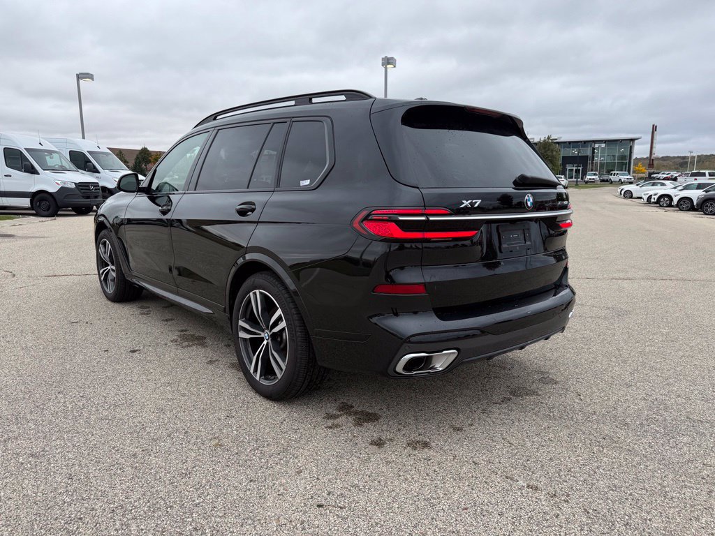 Used 2026 BMW X7 xDrive40i w/ M Sport Package AWD/4WD image 3