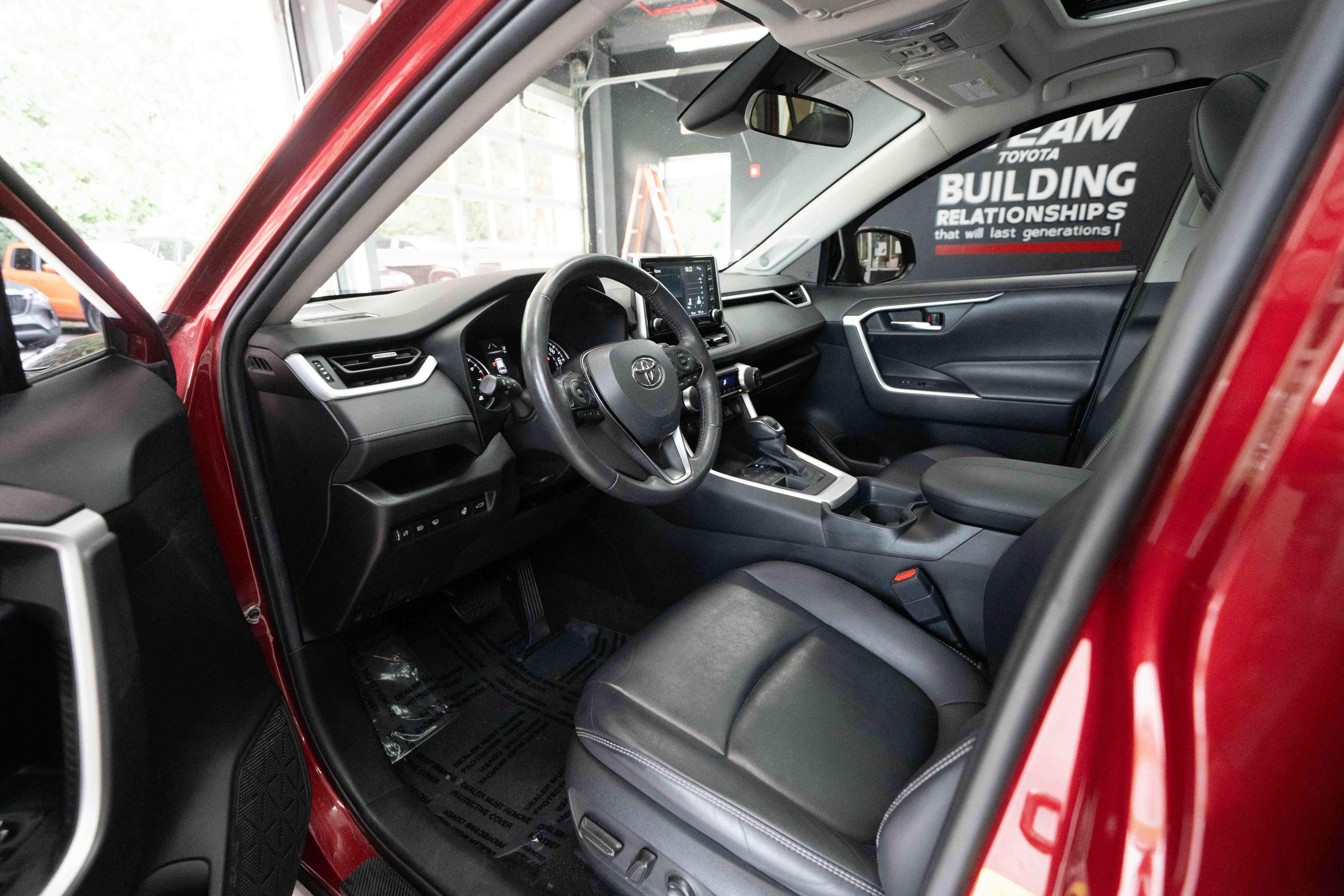 Certified 2020 Toyota RAV4 XLE Premium AWD/4WD image 9