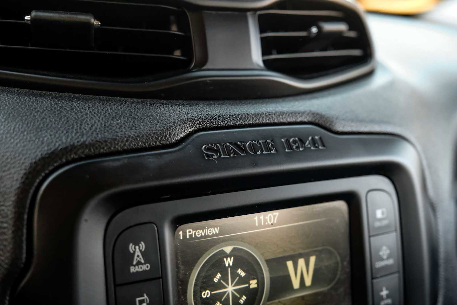 Used 2017 Jeep Renegade Latitude w/ Cold Weather Group image 21