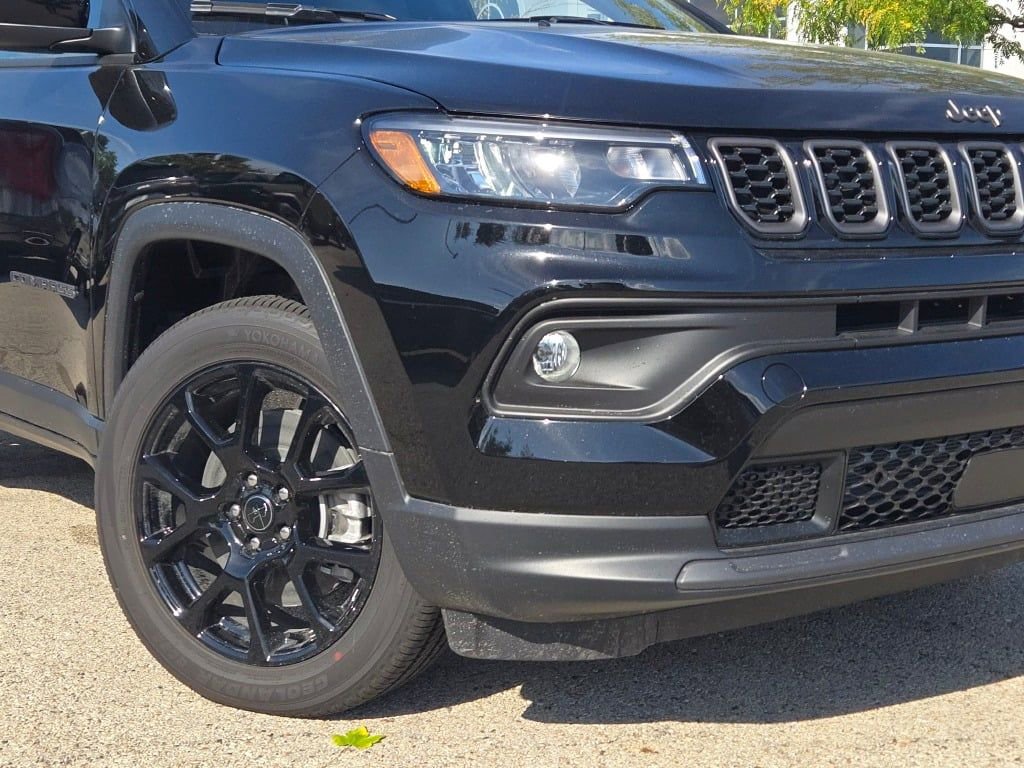 New 2026 Jeep Compass Latitude image 3