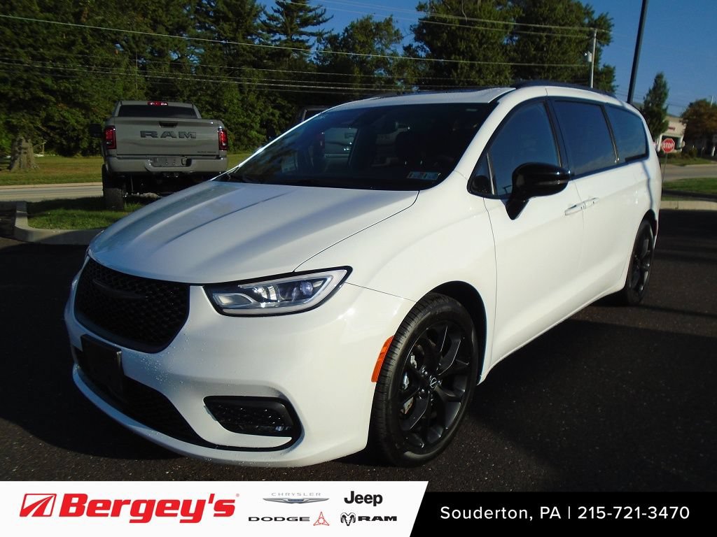 Used 2026 Chrysler Pacifica Limited w/ S Appearance Package