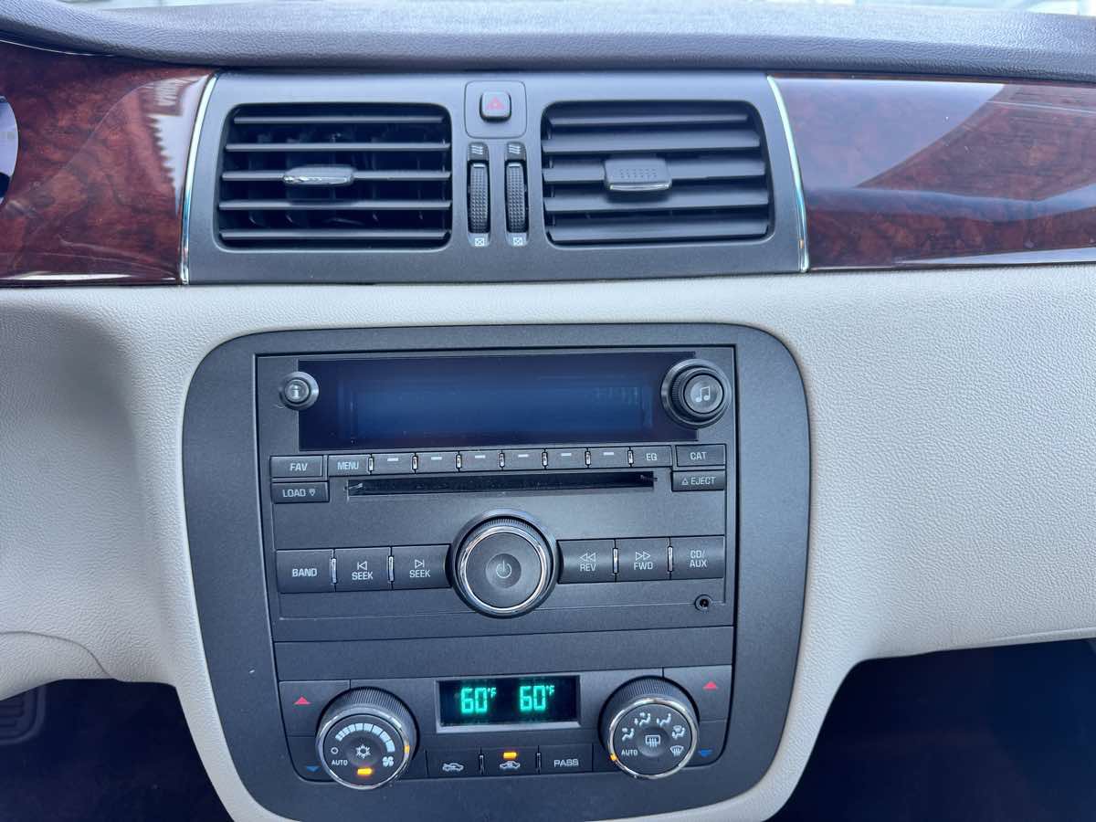 Used 2008 Buick Lucerne CXS FWD image 42