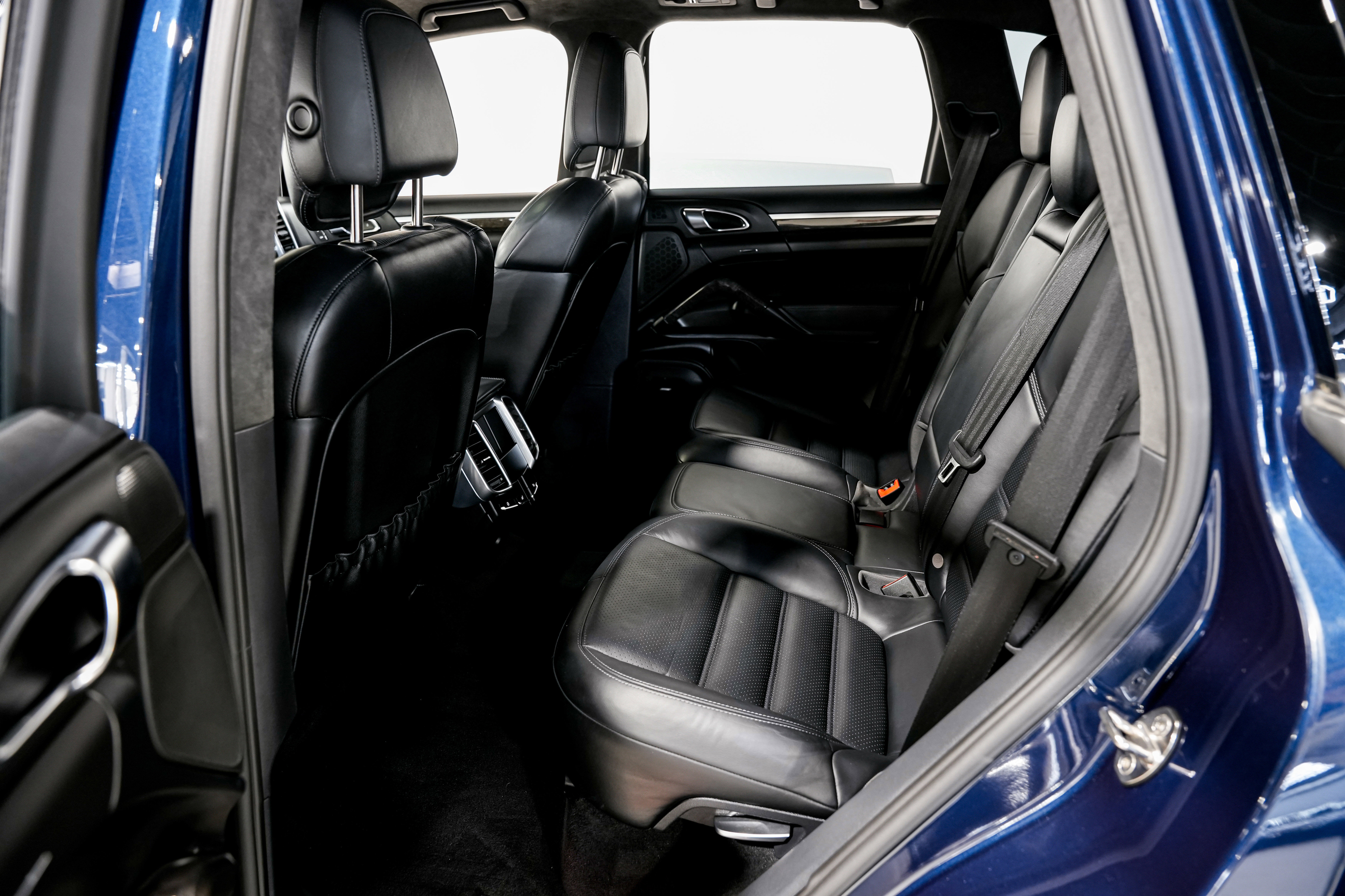 Used 2012 Porsche Cayenne Turbo image 36