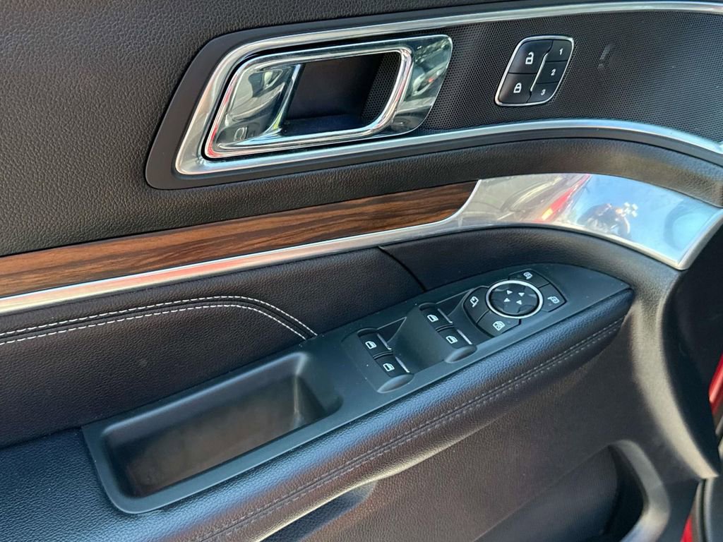 Used 2018 Ford Explorer Limited w/ Equipment Group 301A AWD/4WD image 18