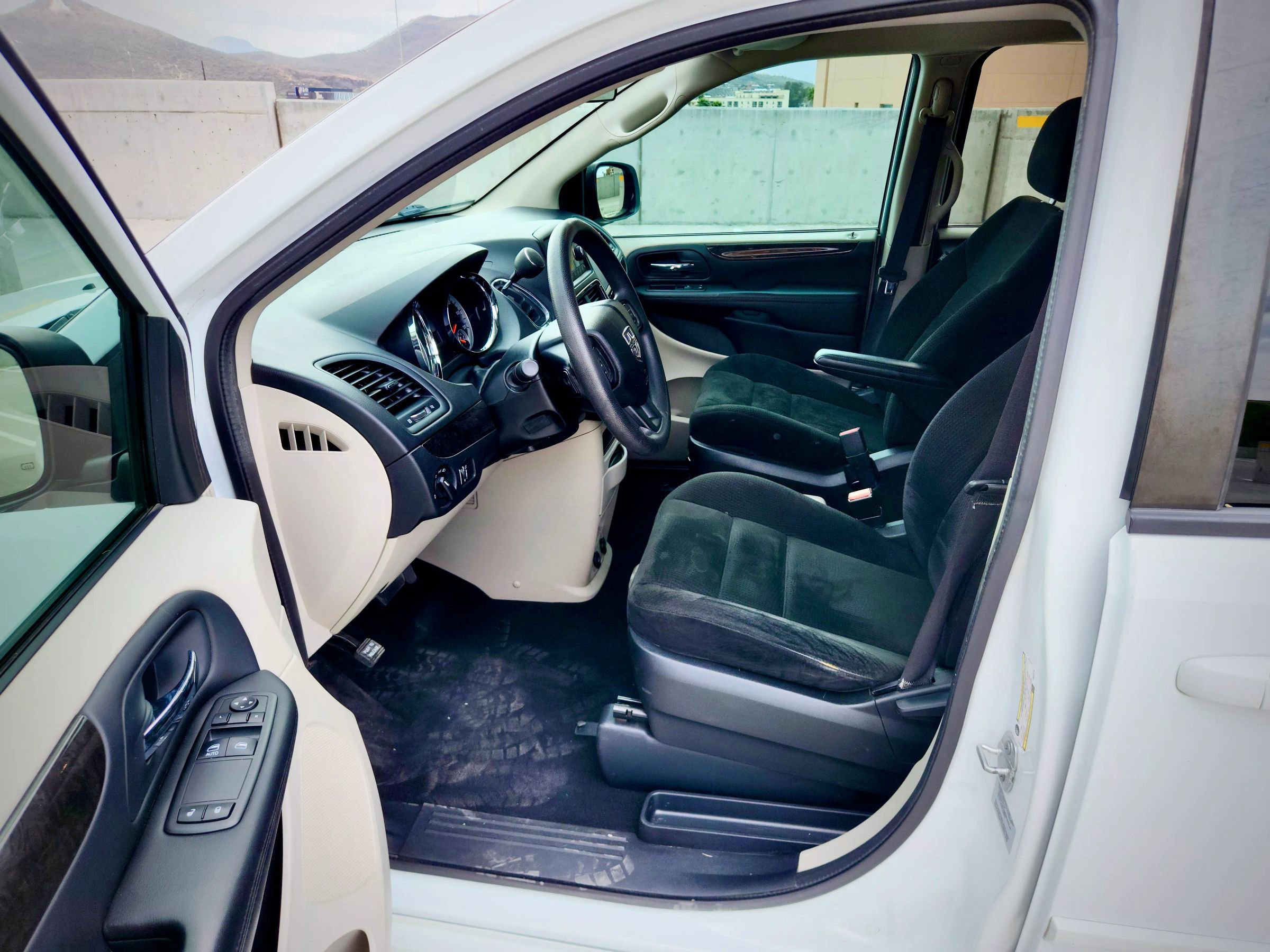 Used 2015 Dodge Grand Caravan SE w/ Quick Order Package 29E SE image 17