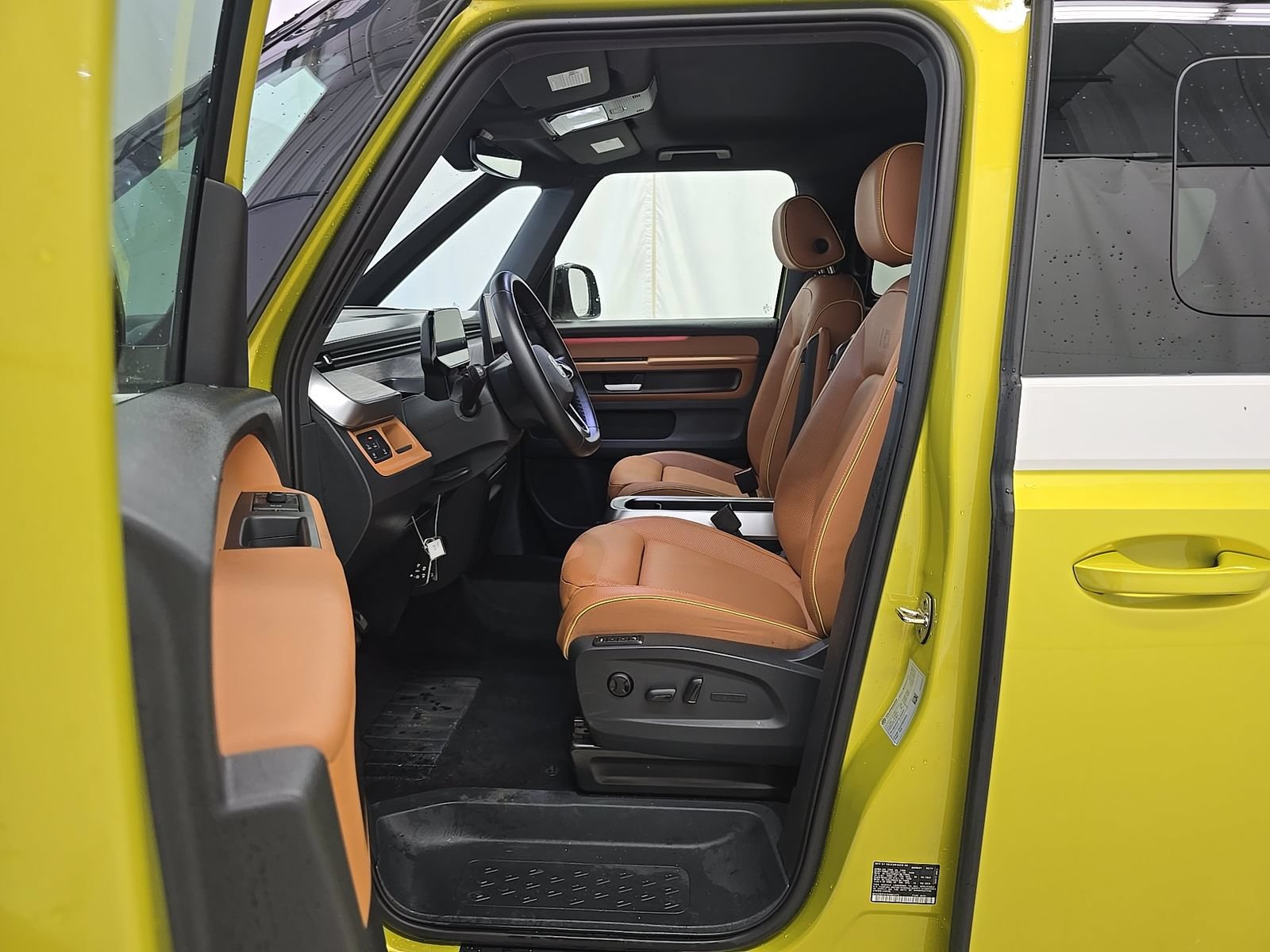 Used 2025 Volkswagen ID. Buzz Pro S Plus RWD image 8