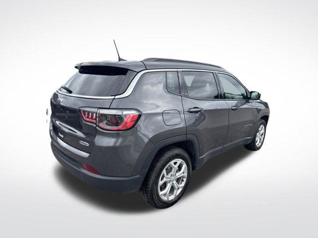 Used 2024 Jeep Compass Latitude AWD/4WD image 5