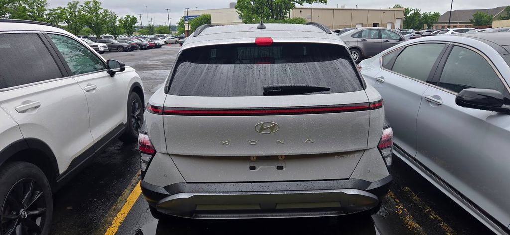 Used 2024 Hyundai Kona Limited AWD/4WD image 4