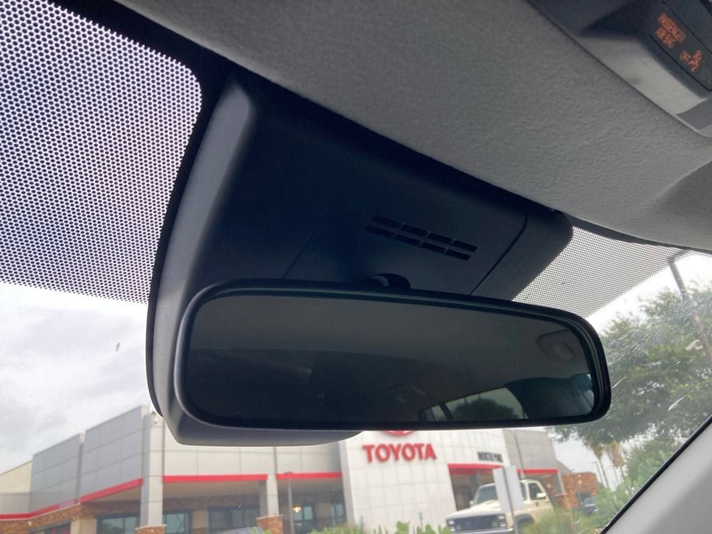 Used 2025 Toyota Corolla Cross L FWD image 26