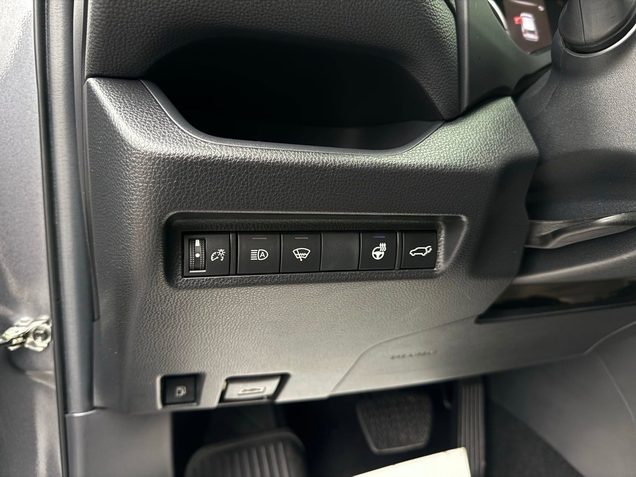 Used 2022 Toyota RAV4 SE image 36