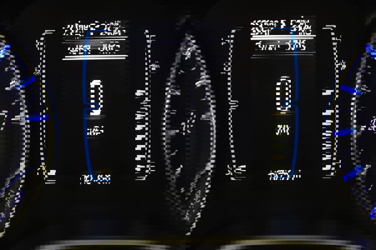 Used 2017 Chrysler Pacifica Touring-L image 36