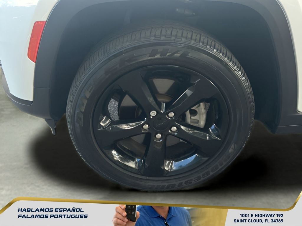 Used 2023 Jeep Grand Cherokee L Laredo image 10
