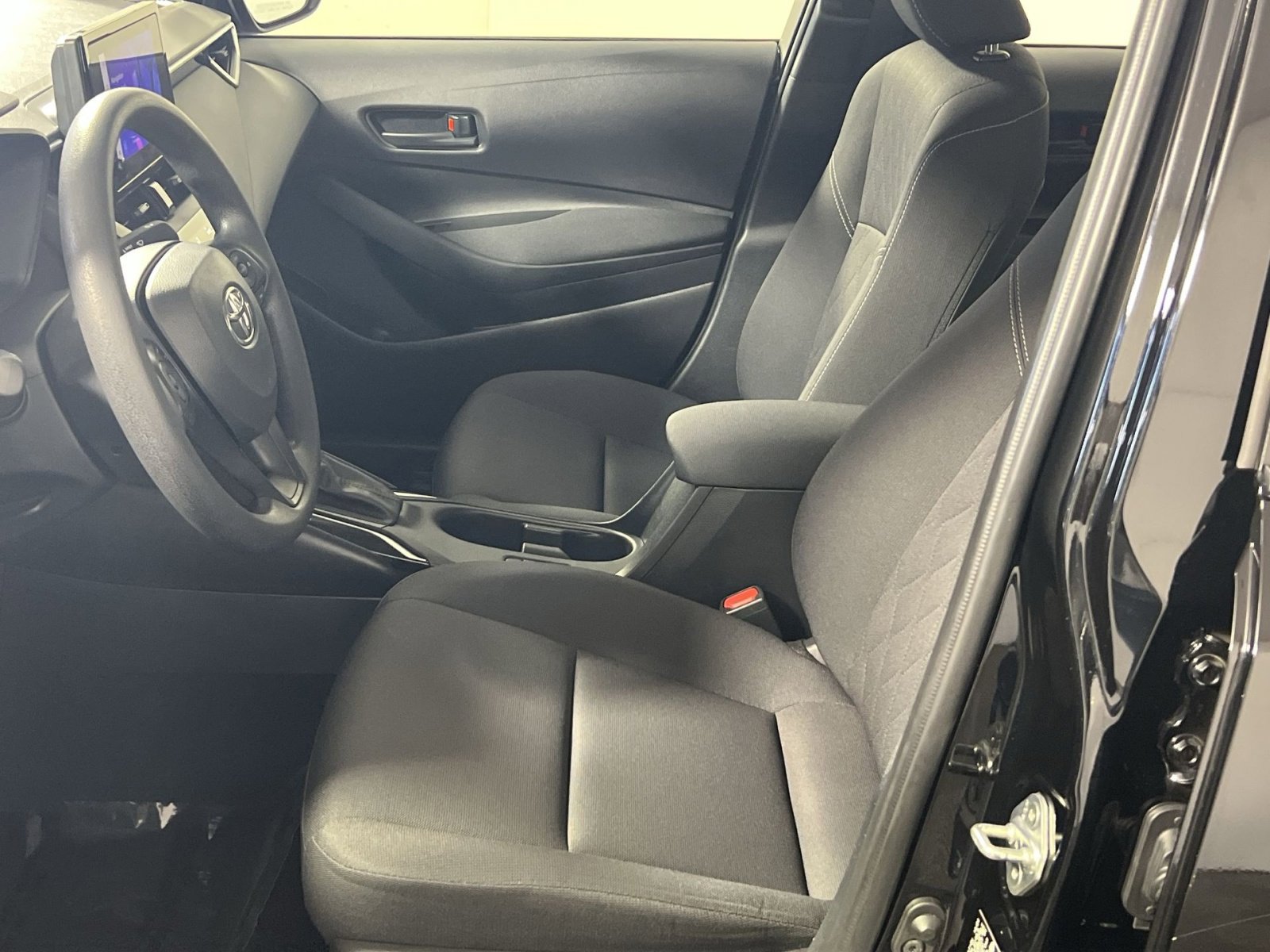 Used 2025 Toyota Corolla LE image 11