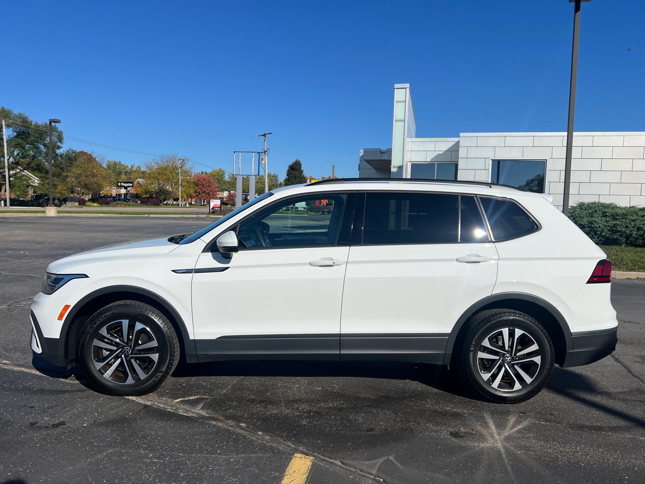 Used 2022 Volkswagen Tiguan S image 3