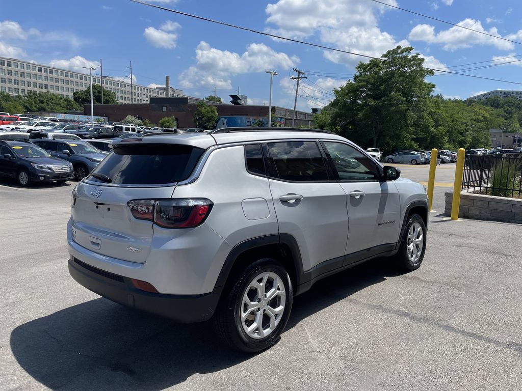 Used 2024 Jeep Compass Latitude AWD/4WD image 8