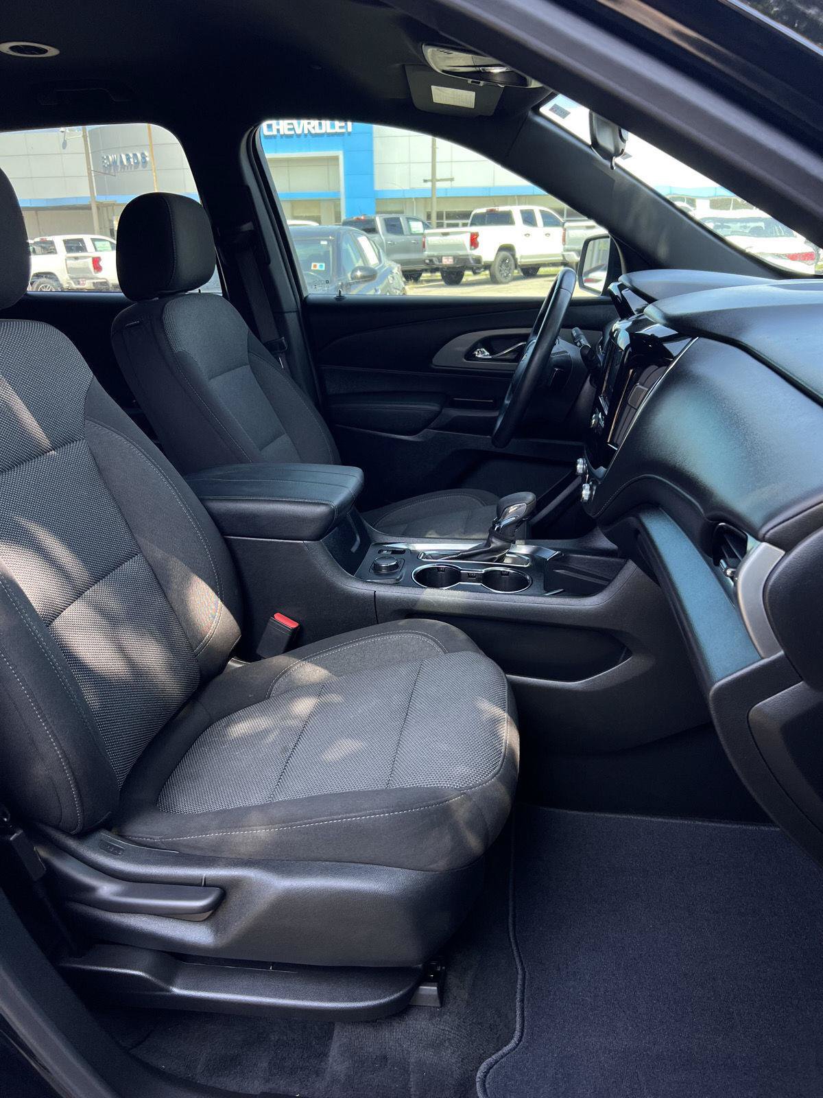 Used 2024 Chevrolet Traverse LT FWD image 24