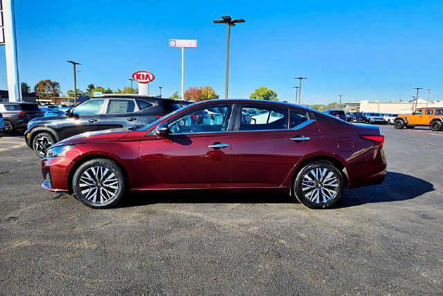 Used 2025 Nissan Altima 2.5 SV AWD/4WD image 4
