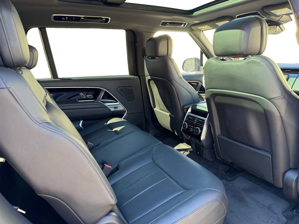 Used 2024 Land Rover Range Rover Long Wheelbase SE image 20