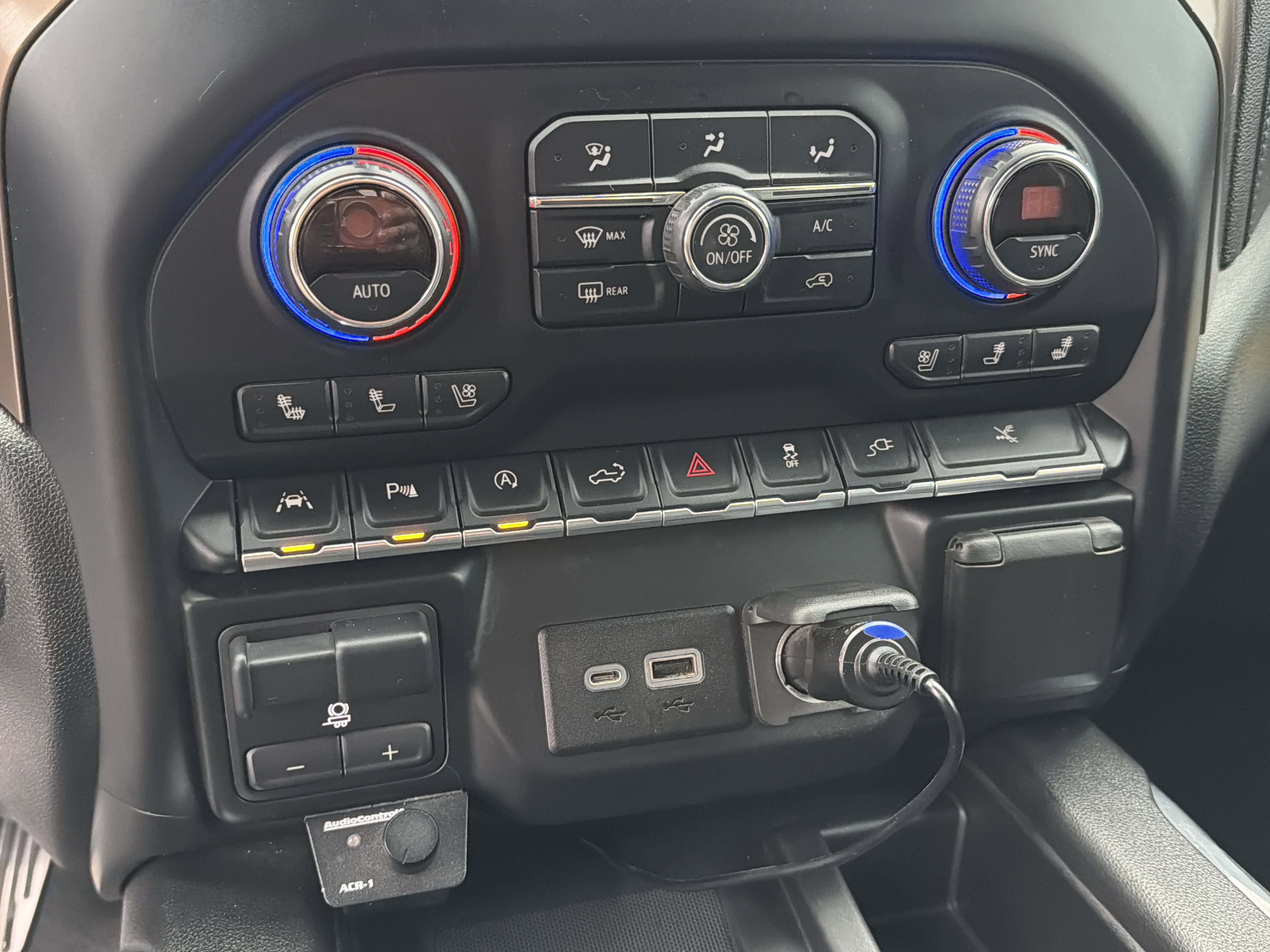 Used 2019 Chevrolet Silverado 1500 High Country w/ Technology Package image 34