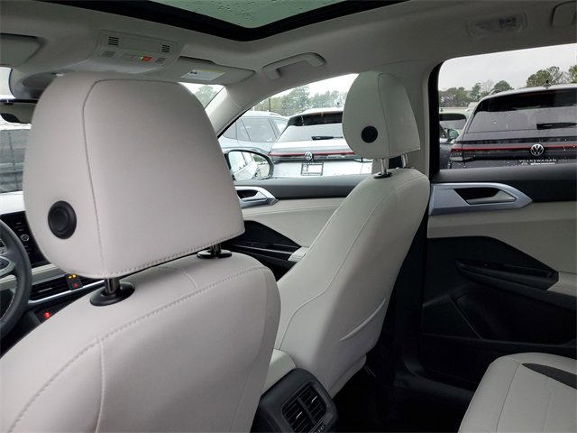 New 2026 Volkswagen Taos SE image 11