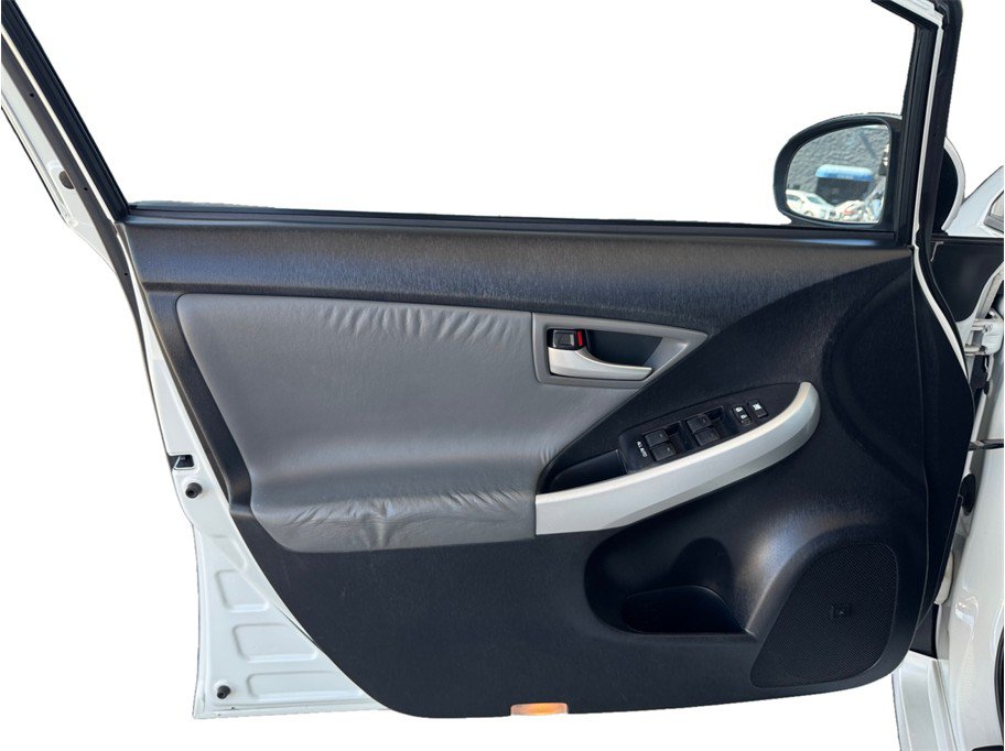 Used 2015 Toyota Prius Four FWD image 17