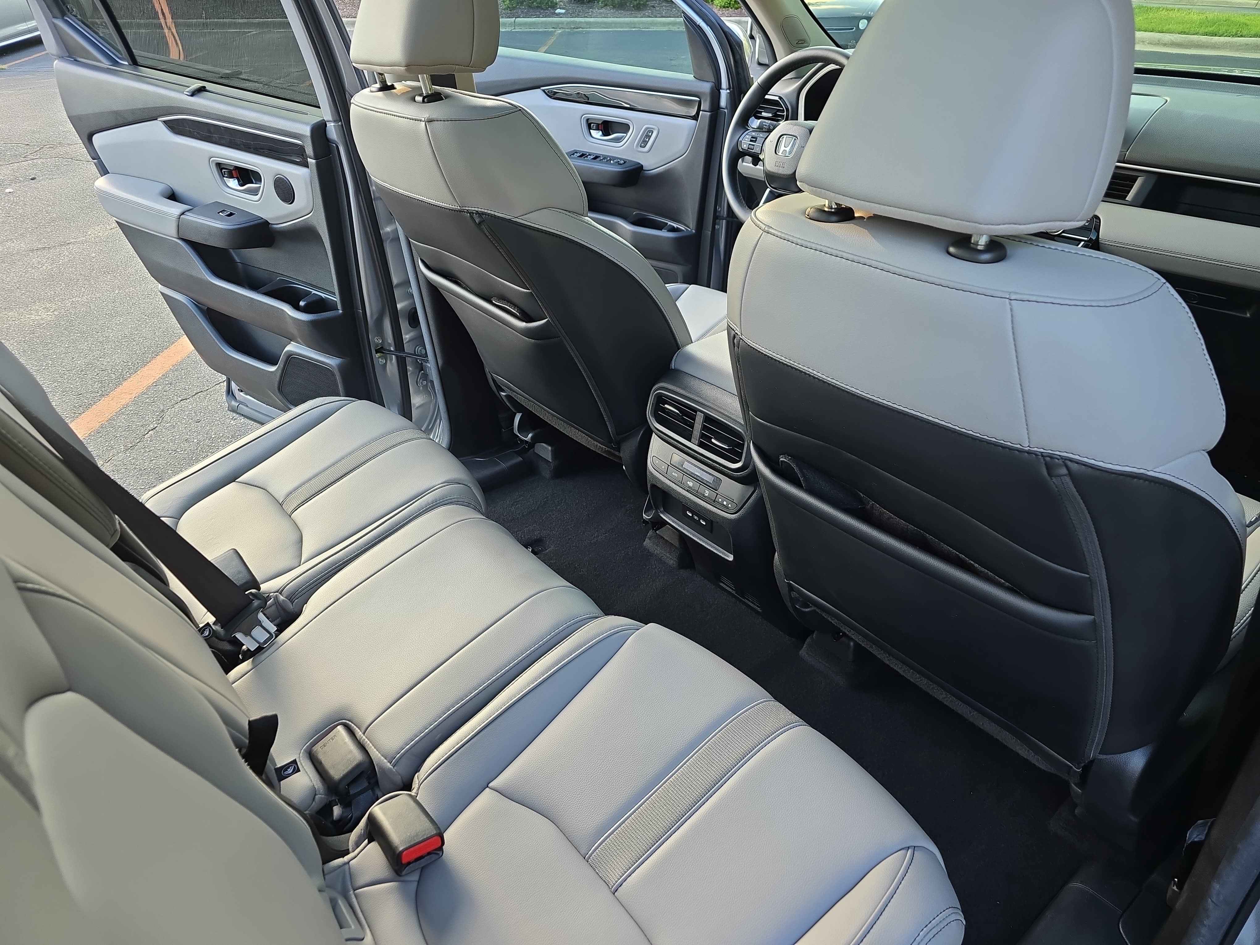 Used 2025 Honda Pilot Touring image 11