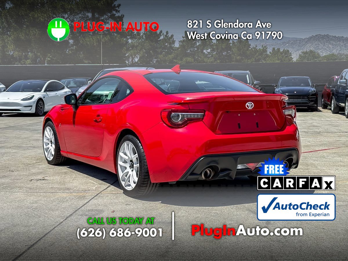 Used 2017 Toyota 86 RWD image 2