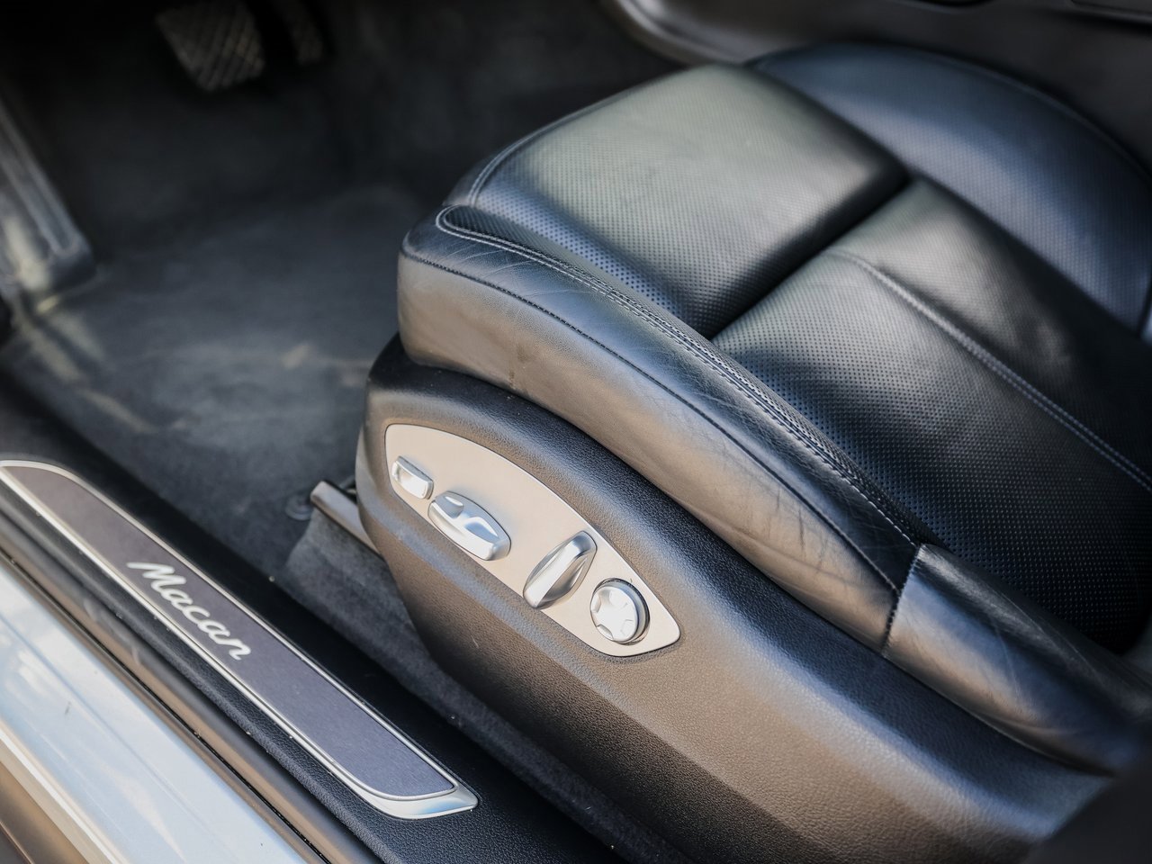 Certified 2019 Porsche Macan image 14