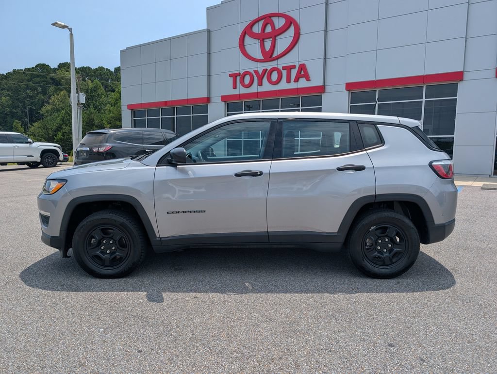 Used 2018 Jeep Compass Sport FWD image 2