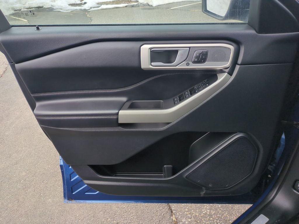 Used 2023 Ford Explorer Limited w/ Equipment Group 301A image 9