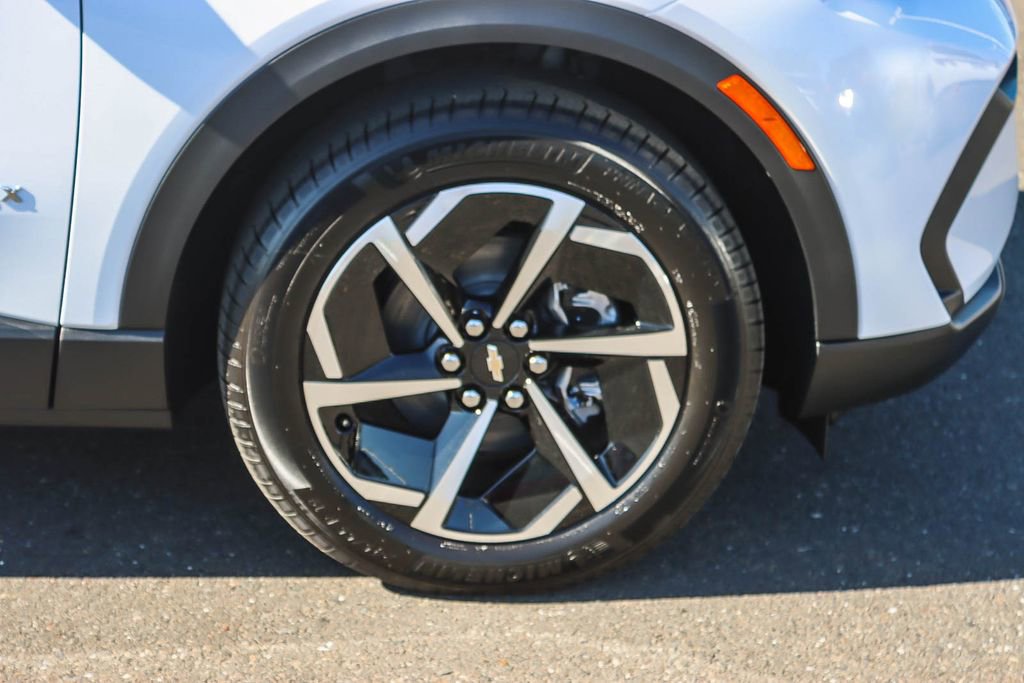 New 2026 Chevrolet Equinox EV LT image 9