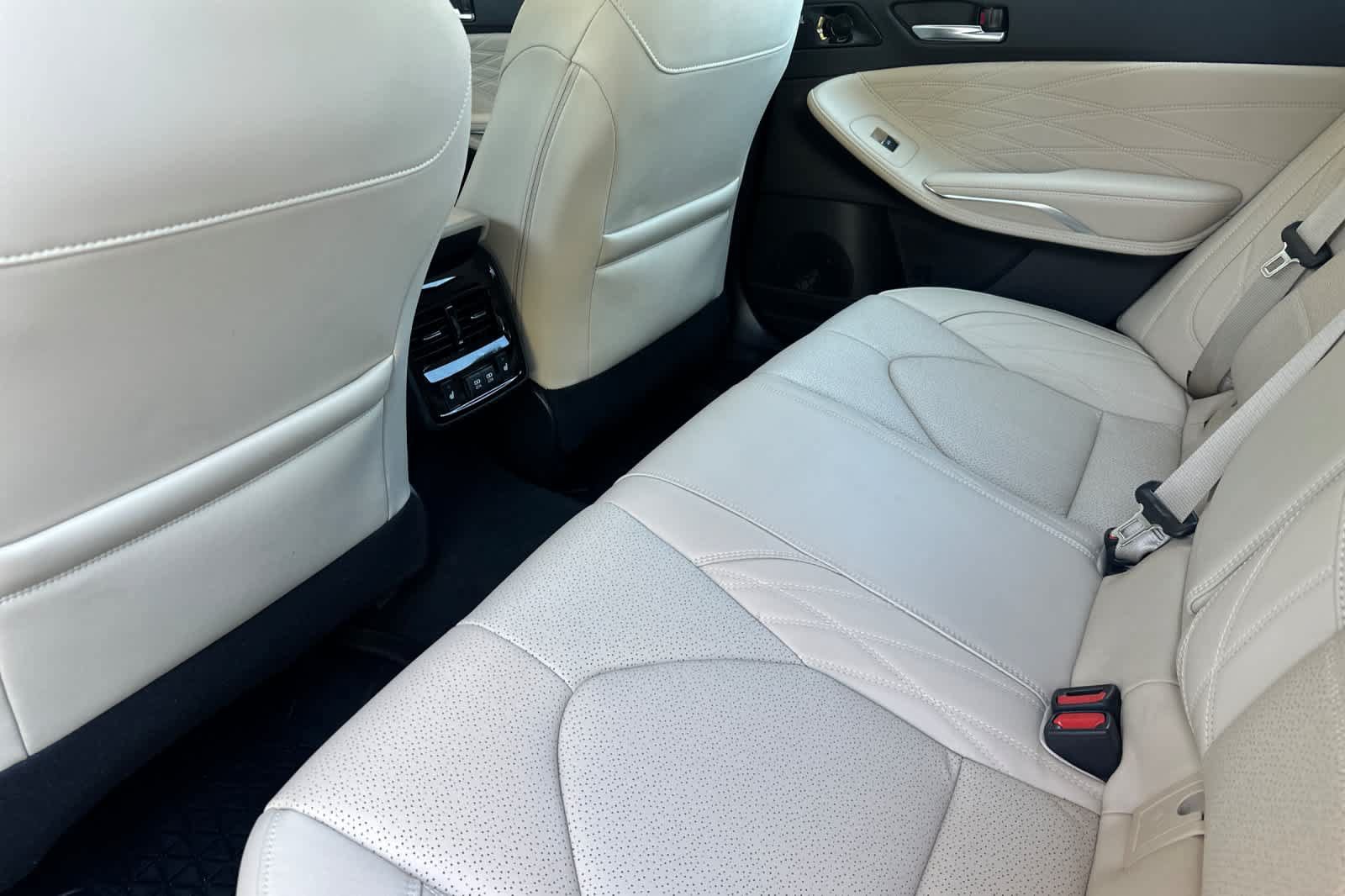Used 2020 Toyota Avalon Limited w/ Advanced Safety Package FWD image 4