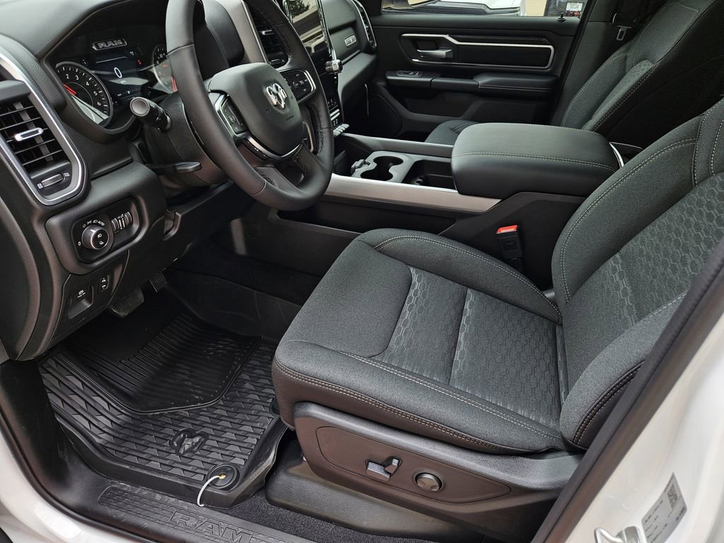 New 2026 RAM 1500 4x4 Crew Cab image 13