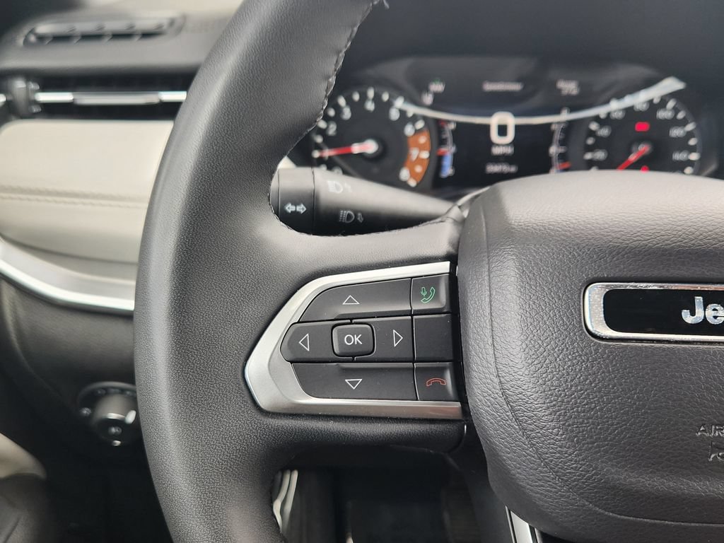 Used 2025 Jeep Compass Limited AWD/4WD image 17