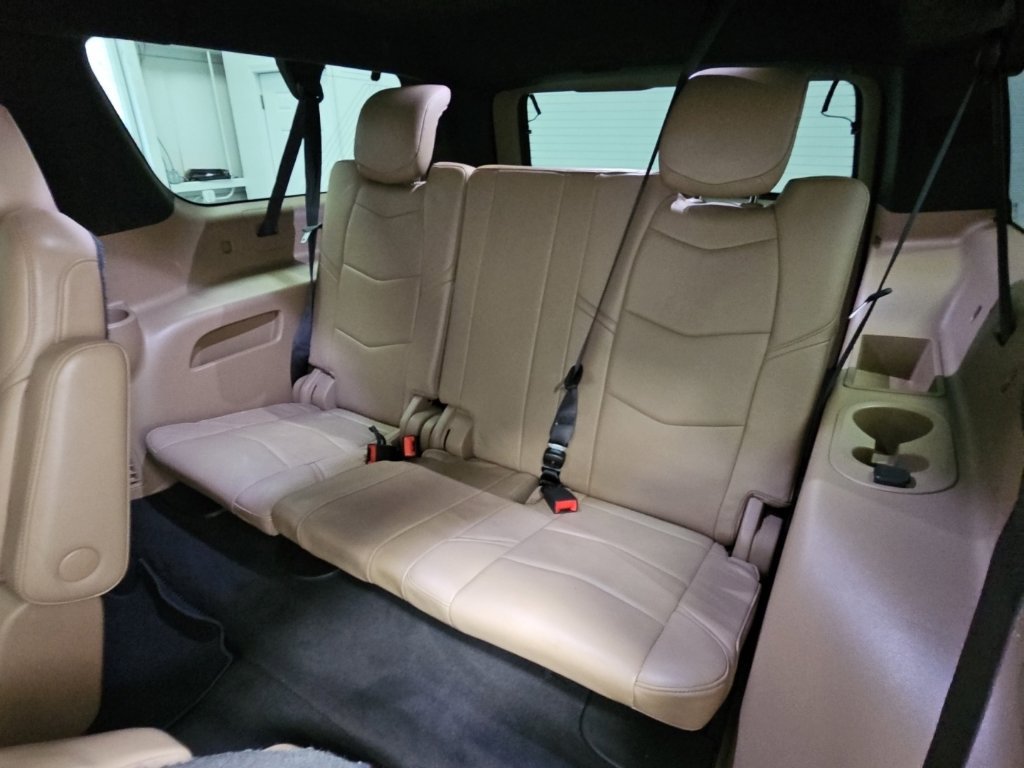 Used 2019 Cadillac Escalade ESV Platinum RWD image 38