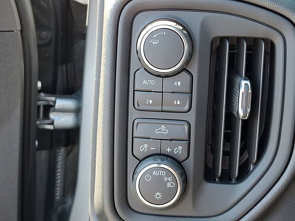 Used 2025 Chevrolet Silverado 1500 Custom Trail Boss w/ LPO, Dark Essentials Package image 25