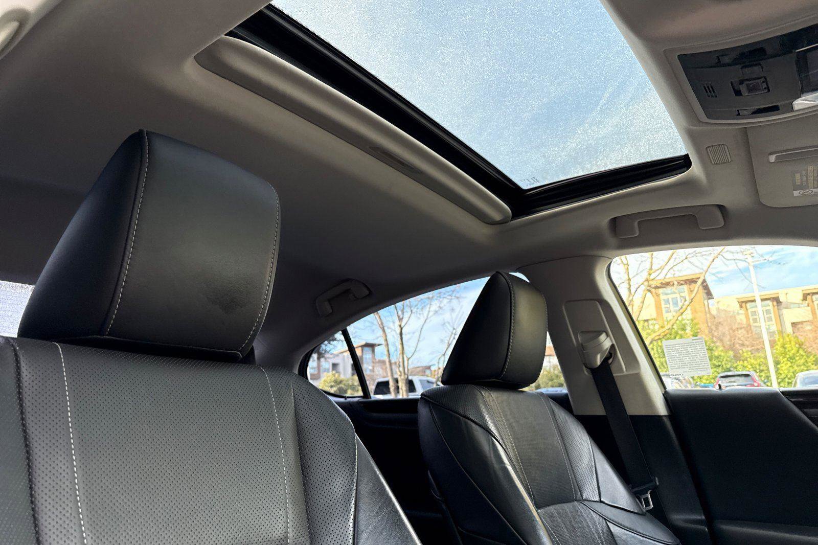 Used 2021 Lexus ES 300h w/ Accessory Package 2 image 16