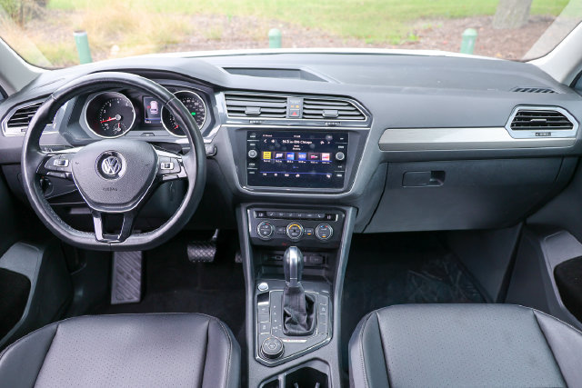 Used 2018 Volkswagen Tiguan SE w/ Panoramic Sunroof Package AWD/4WD image 6