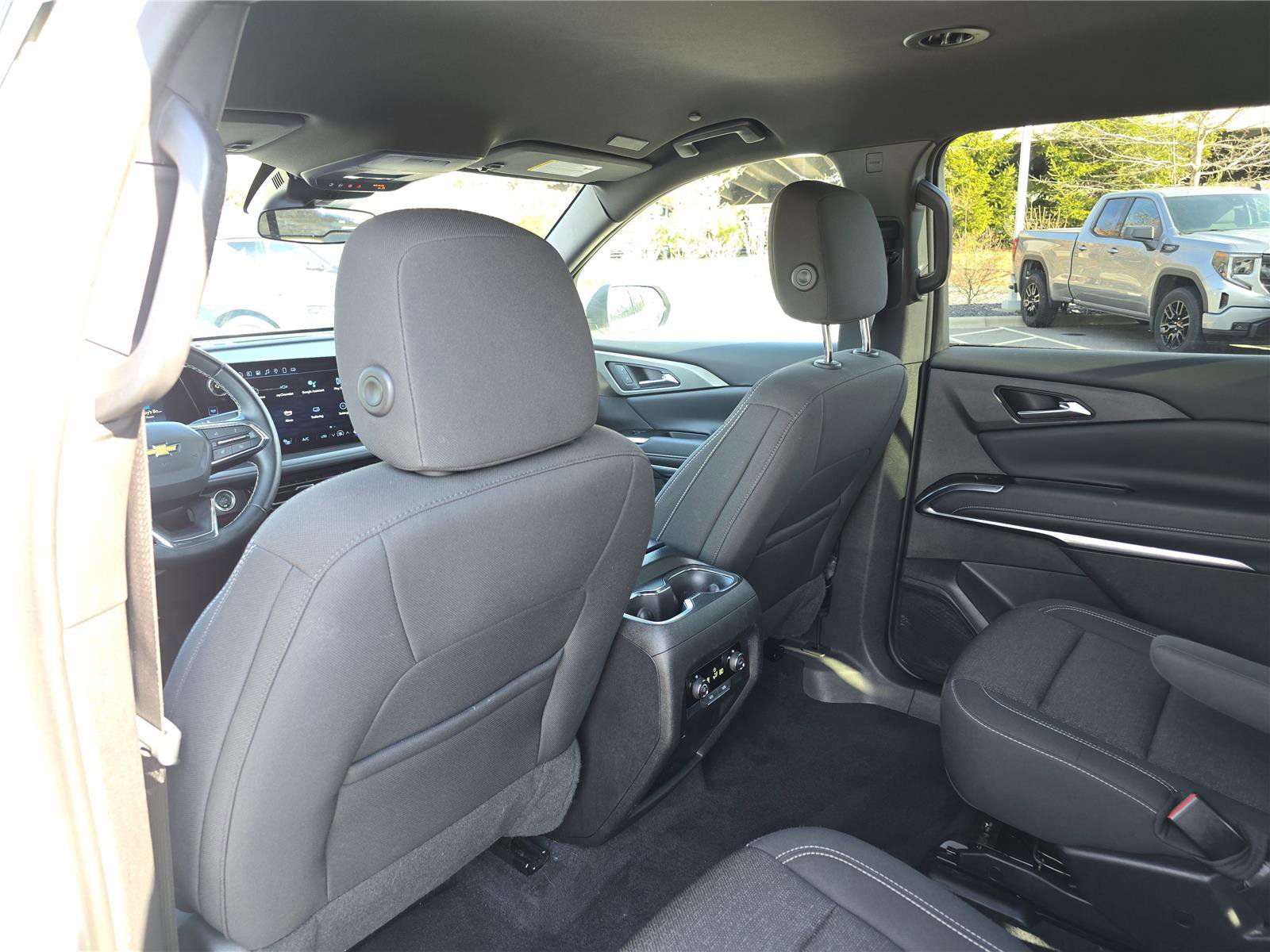 Used 2025 Chevrolet Traverse LT image 14