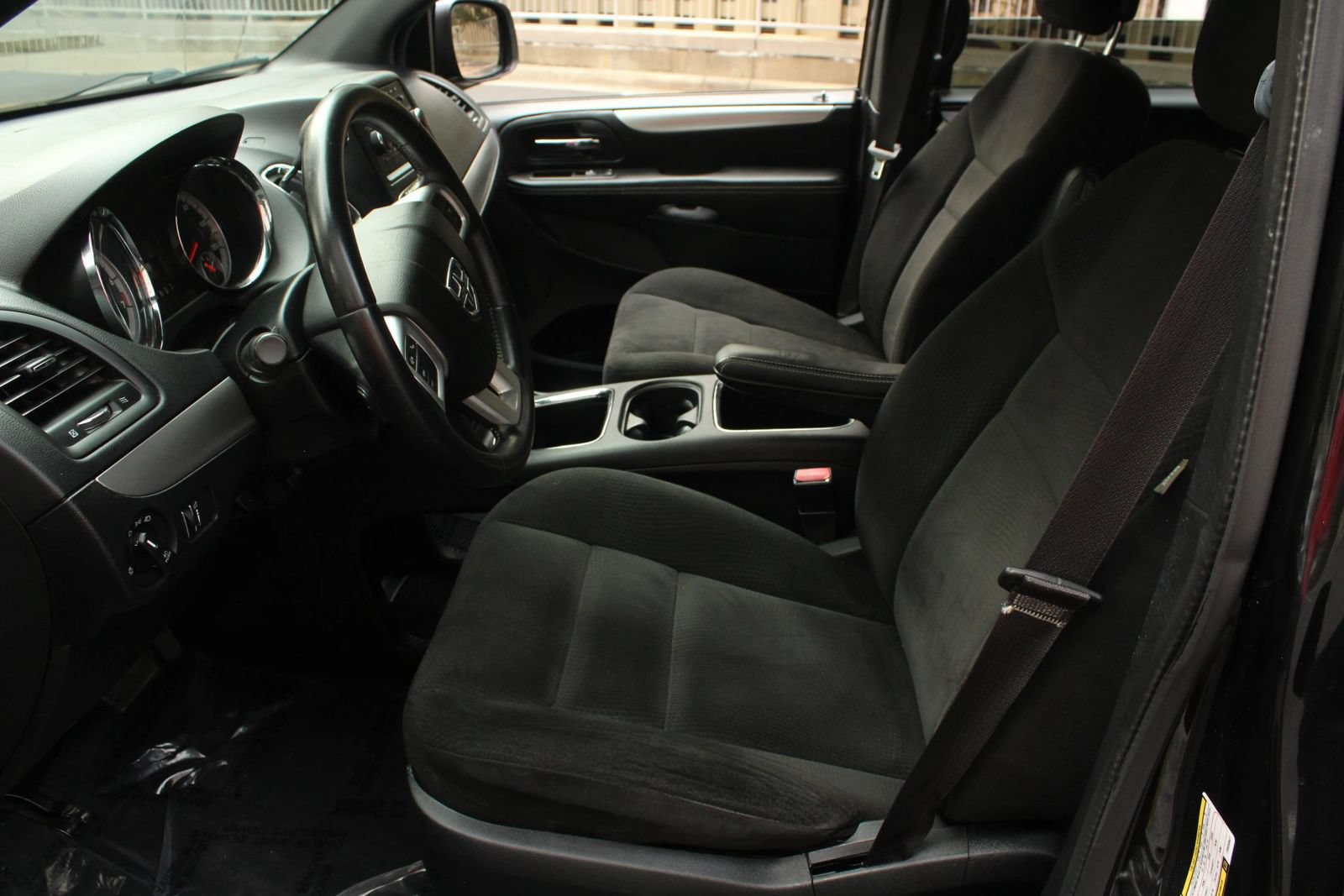 Used 2015 Dodge Grand Caravan SXT w/ Blacktop Package FWD image 14