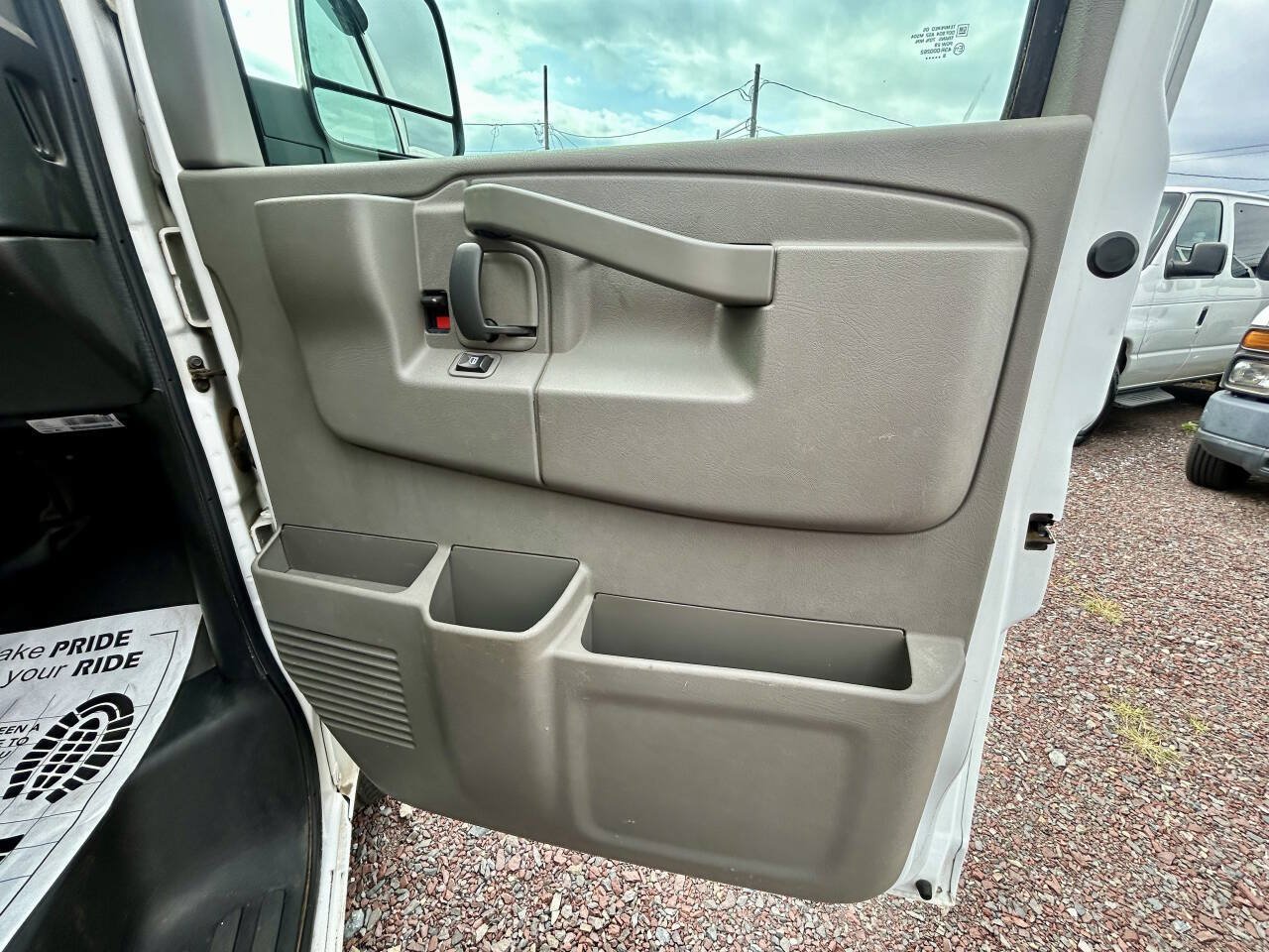 Used 2018 Chevrolet Express 2500 w/ Driver Convenience Package RWD image 12
