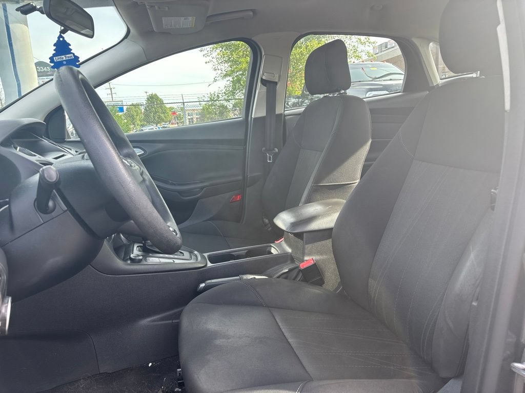 Used 2017 Ford Focus SE FWD image 9