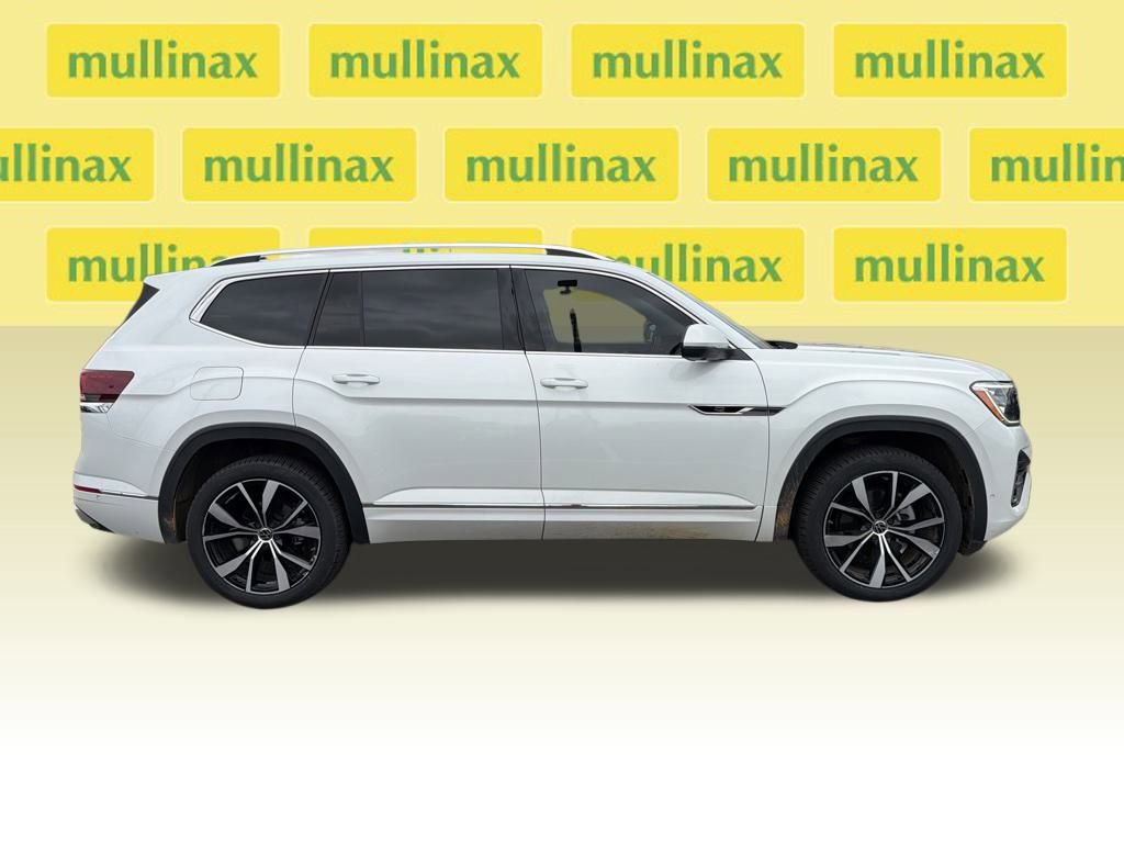 Used 2024 Volkswagen Atlas SEL Premium R-Line image 11